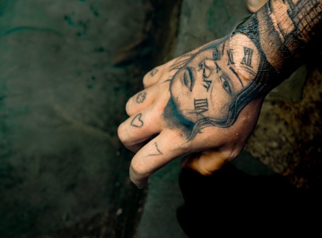 tatuaje mano piero 47